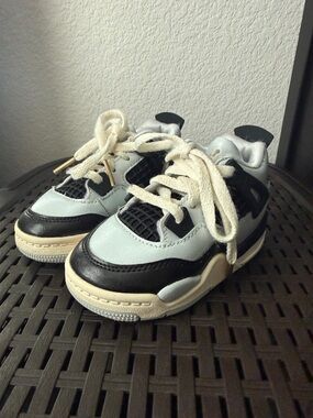 Jordan 4 Retro Platinum Gold Toddler Shoe